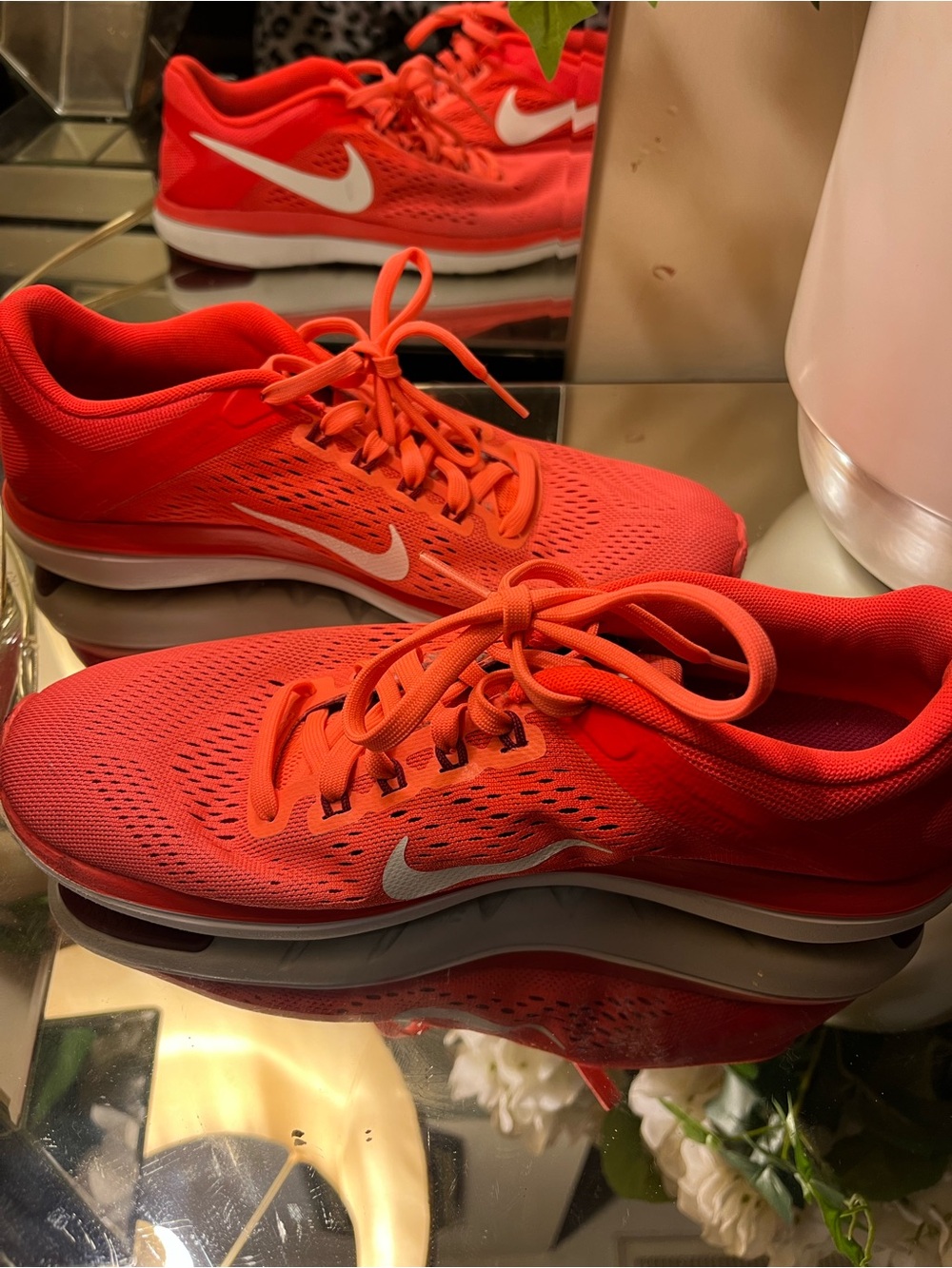 😊Nike Women's Bright Orange Athletic Running Sneakers😊